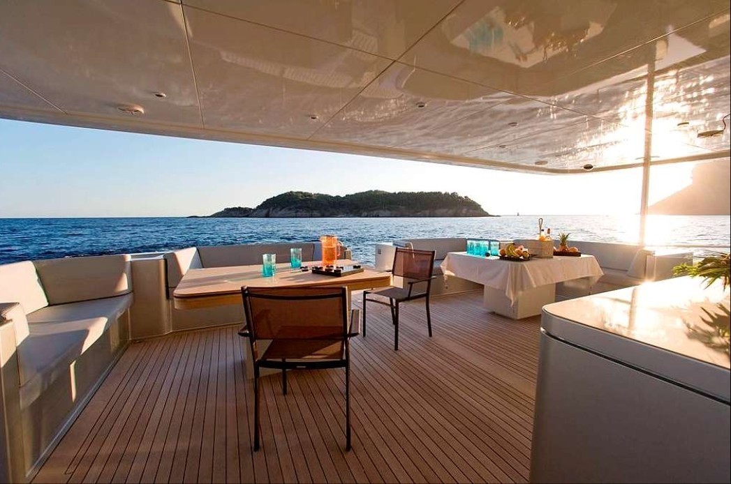 Yacht BRADLEY, H2x | CHARTERWORLD Luxury Superyacht Charters